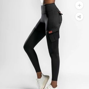 New Black Large Firm Abs Black Solo Cargo Leggings